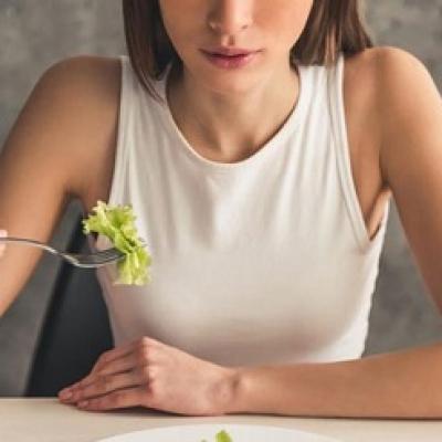 Những nguy hại về sức khỏe khi cắt giảm Calories quá mức